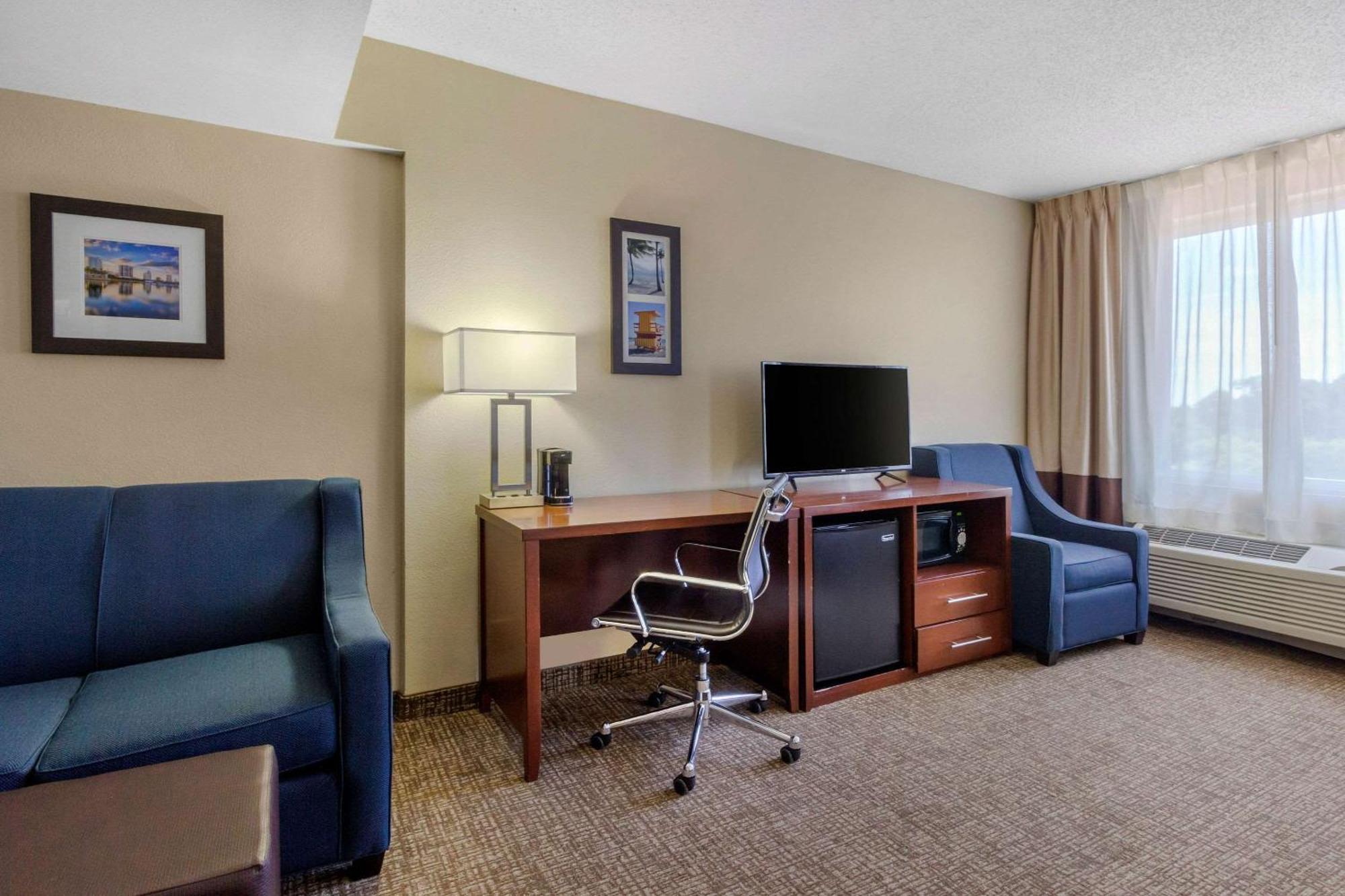Comfort Inn St Petersburg North Экстерьер фото