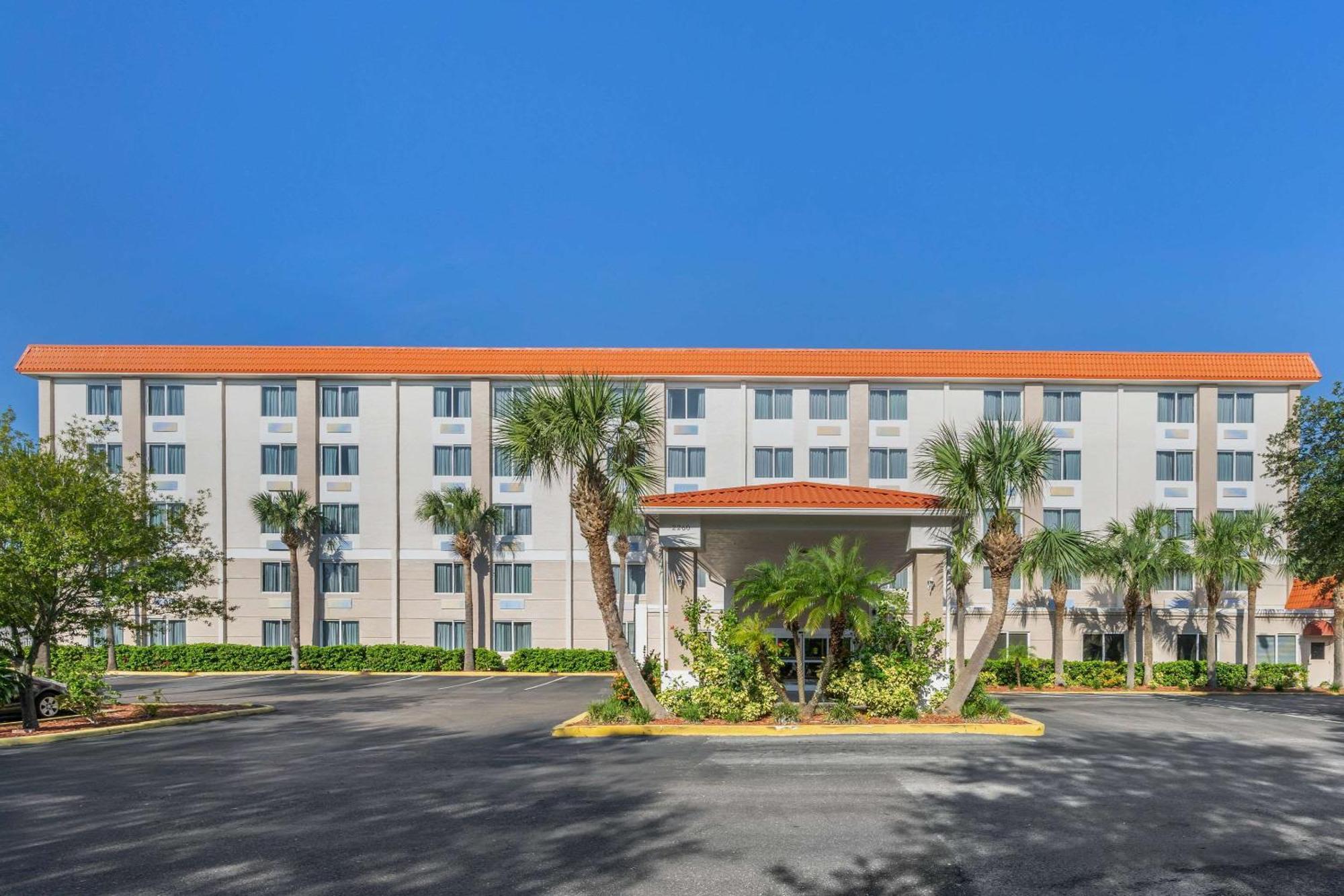 Comfort Inn St Petersburg North Экстерьер фото