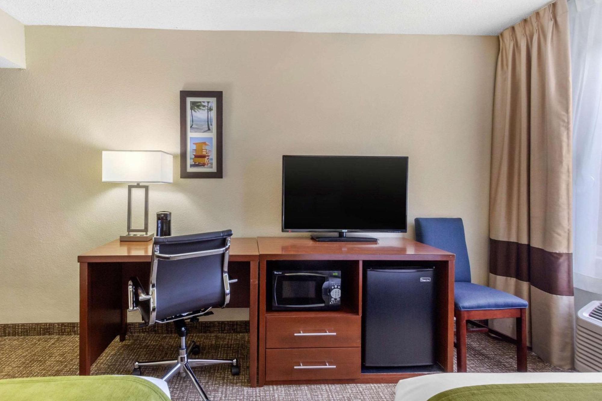Comfort Inn St Petersburg North Экстерьер фото